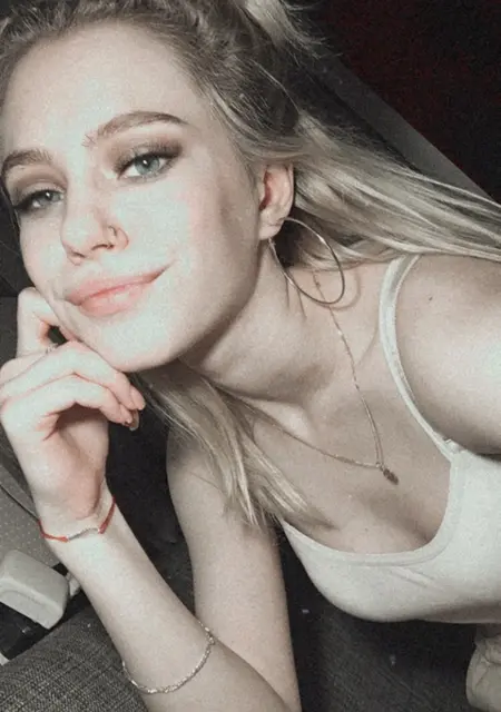 Я Вита, 23, знакомлюсь на одну ночь в Кирове