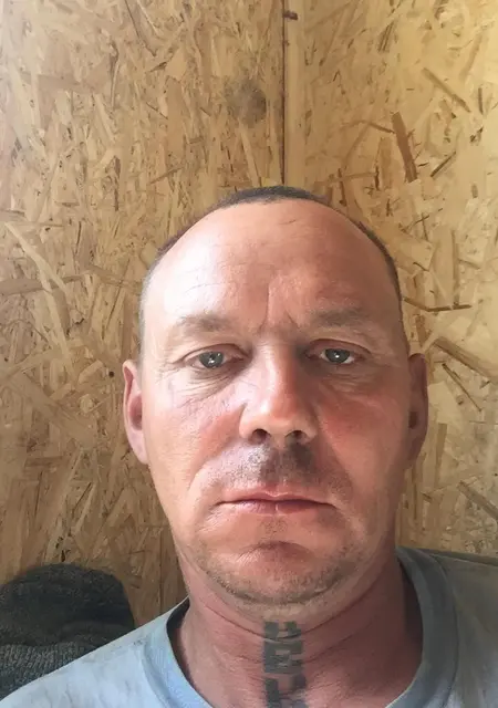 Я Андрей, 49, из Нижнего Новгорода, ищу знакомства на одну ночь