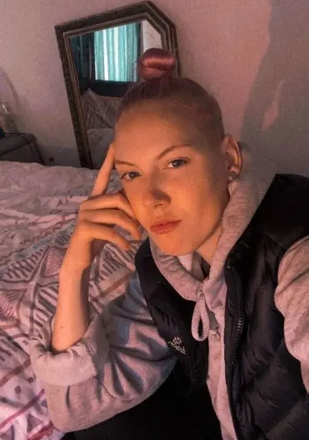 I'm Becky, 22 from London, seeking connections