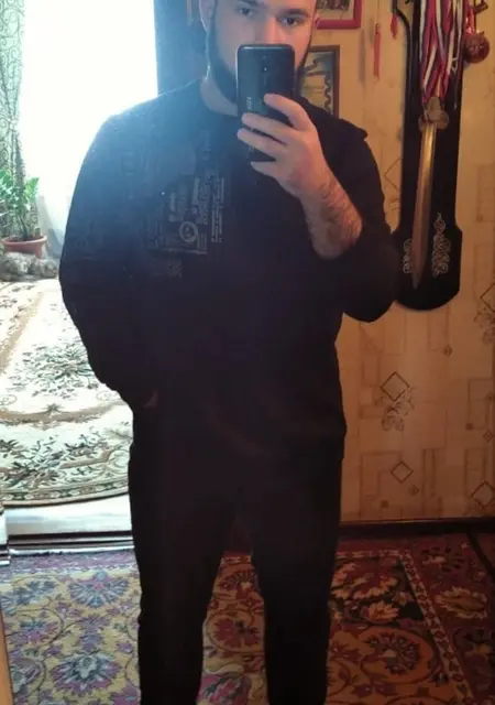 Я Александр, 25, из Ноябрьска, ищу знакомства без обязательств