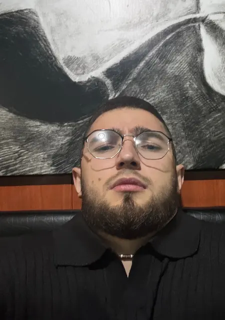 Я Vlad, 20, из Архангельска, ищу знакомства без обязательств