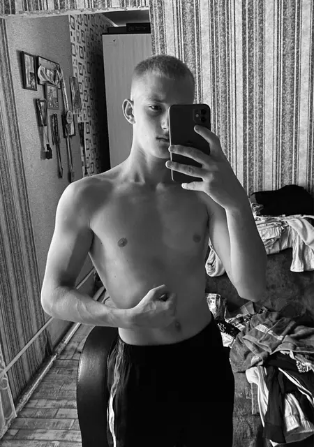 Кирилл из Губкинского, мне 20, познакомлюсь на одну ночь