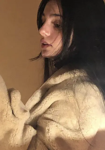 Я Ксения, 25, из Южно-Сахалинска, ищу знакомство для вирта