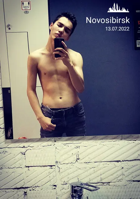 Роман из Новосибирска, мне 21, познакомлюсь на одну ночь