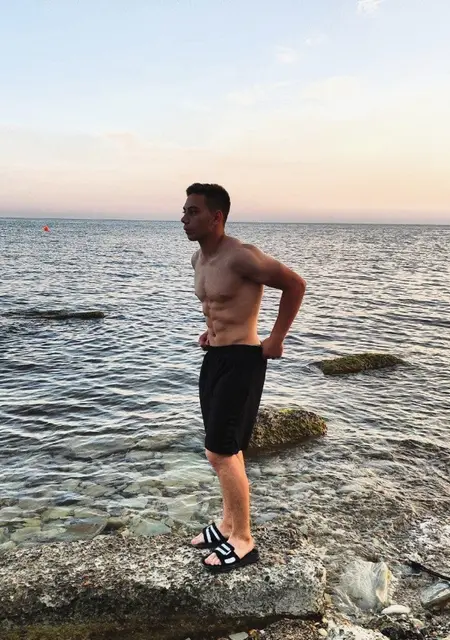 Я Руслан, 20, из Майкопа, ищу знакомства без обязательств