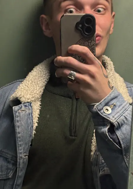 Виктор из Санкт-Петербурга, ищу на сайте приятное времяпровождение