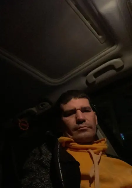 Я Олег, 42, знакомлюсь без обязательств в Барнауле