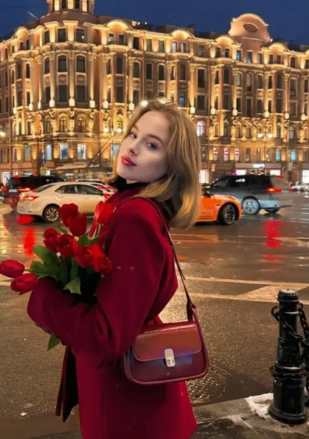 Алина из Елизова, ищу на сайте постоянные отношения