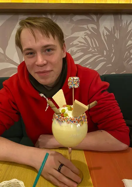 Я Ilya, 21, знакомлюсь на одну ночь в Карпинске