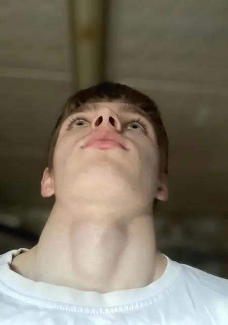 Я Дмитрий, 19, из Великого Новгорода, ищу знакомство для постоянных отношений