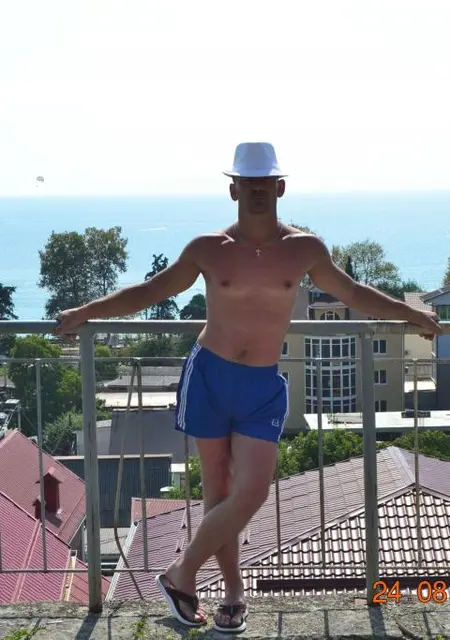 Влад из Рязани, мне 49, познакомлюсь на одну ночь