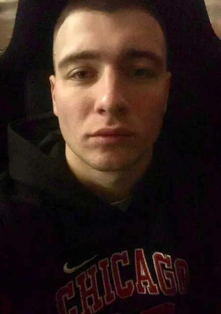 Дмитрий из Полевского, мне 24, познакомлюсь без обязательств