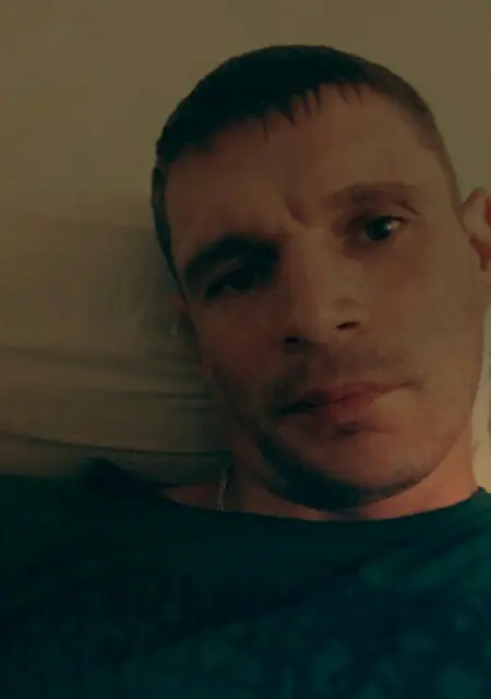 Я Илья, 37, знакомлюсь без обязательств в Артеме