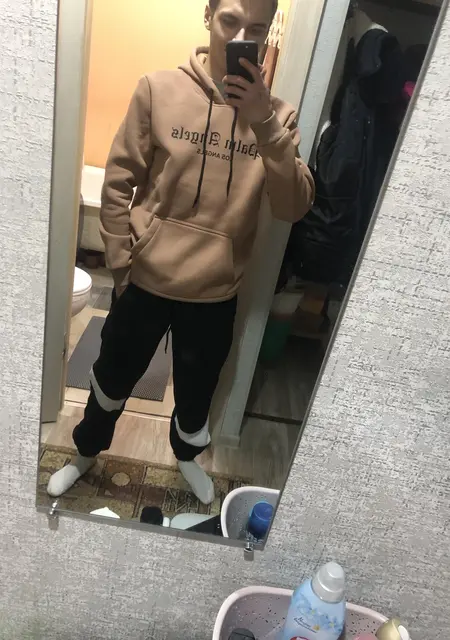 Я Артём, 25, знакомлюсь на одну ночь в Соликамске