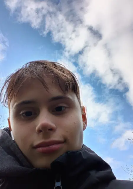 Кирилл из Глазова, мне 20, познакомлюсь на одну ночь