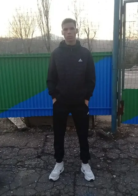 Кирилл из Партизанска, мне 18, познакомлюсь на одну ночь