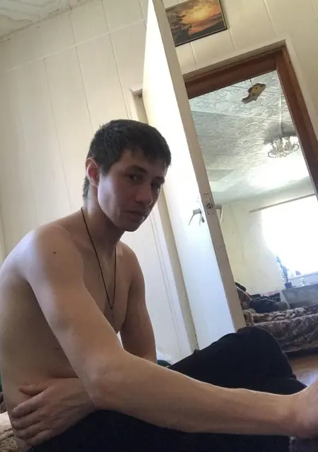 Артем из Шумерли, мне 27, познакомлюсь на одну ночь