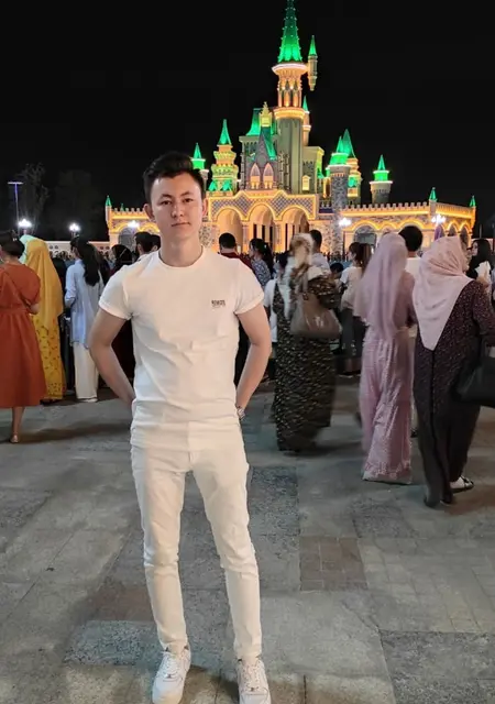 Я Амир, 23, из Чехова, ищу знакомства на одну ночь