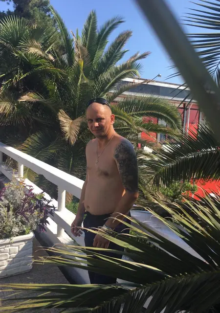 Я Станислав, 44, из Краснодара, ищу знакомство для постоянных отношений