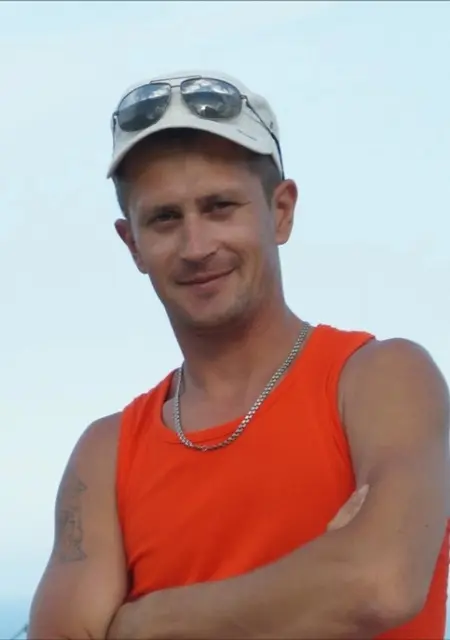 Я Алексей, 44, знакомлюсь без обязательств в Уфе