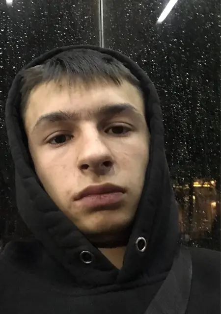 Я Рома, 19, знакомлюсь без обязательств в Великом Новгороде