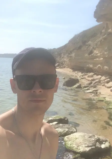 Артём из Керчи, ищу на сайте общение