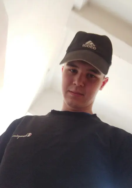 Корней из Ухты, мне 22, познакомлюсь для приятного времяпровождения