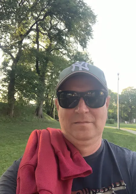 Я Андрей, 44, знакомлюсь на одну ночь в Пскове