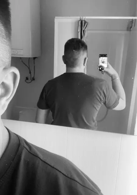 Я Александр, 22, из Серпухова, ищу знакомства без обязательств