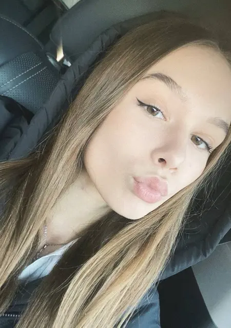 Я Аня, 20, из Нижнего Новгорода, ищу знакомство для вирта