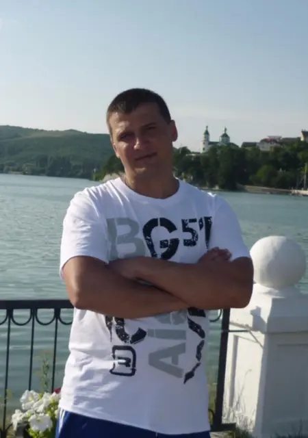 Я Дмитрий, 46, из Томска, ищу знакомства без обязательств