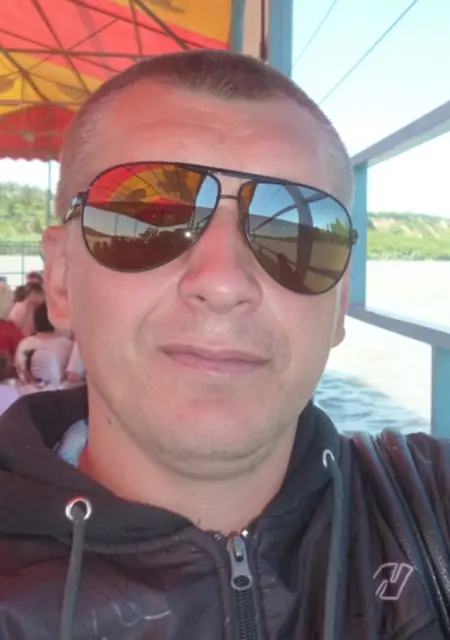 Денис из Екатеринбурга, мне 45, познакомлюсь для приятного времяпровождения