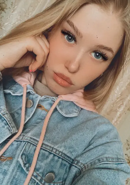 Полина из Омска, мне 25, познакомлюсь для приятного времяпровождения