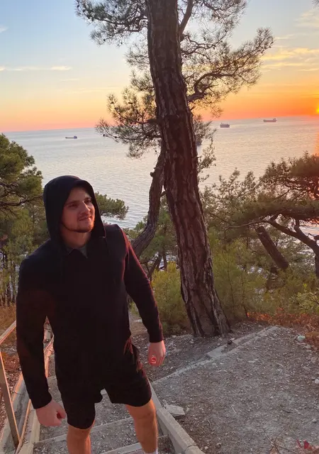 Артем из Геленджика, ищу на сайте дружбу