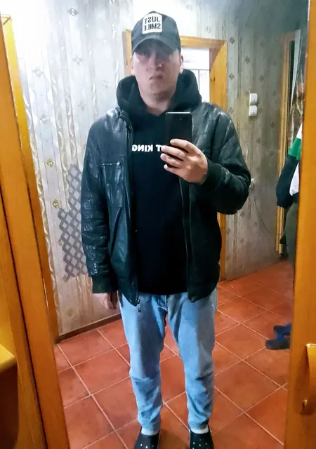 Влад из Таганрога, ищу на сайте знакомства на одну ночь