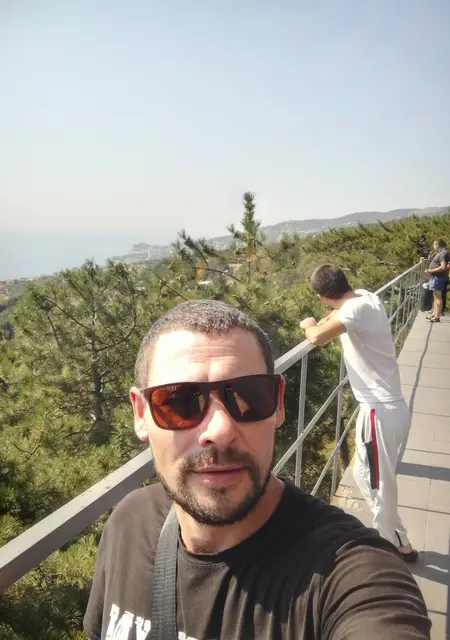 Костя из Ялты, мне 39, познакомлюсь для приятного времяпровождения