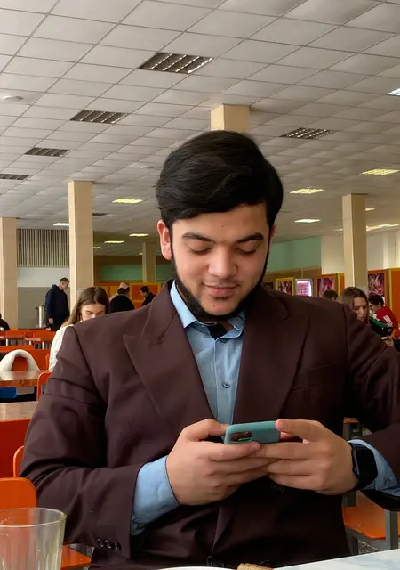 Я Сарвар, 21, знакомлюсь на одну ночь в Норильске