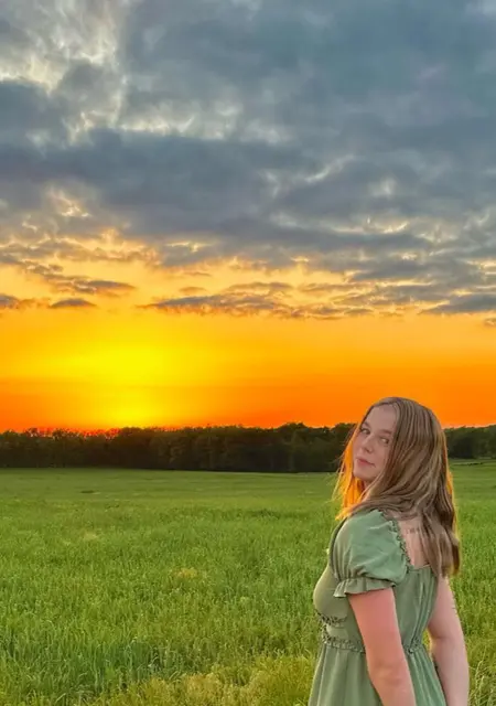 Я Аня, 22, из Москвы, ищу знакомство для открытые отношения