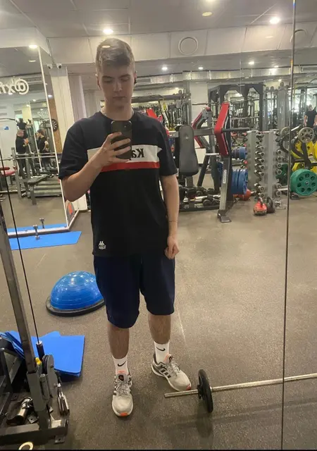 Антон из Брянска, ищу на сайте знакомства на одну ночь