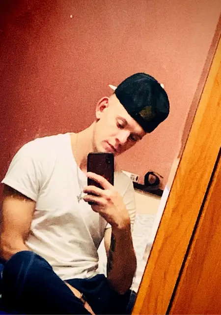 Денис из Великого Новгорода, мне 28, познакомлюсь на одну ночь