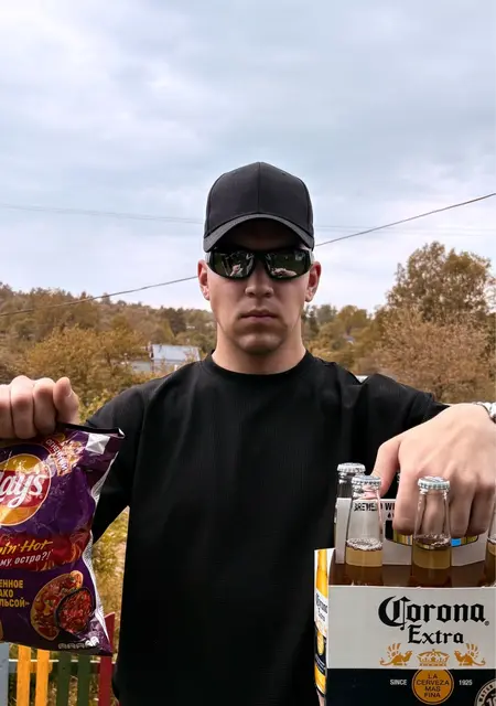 Егор из Смоленска, мне 21, познакомлюсь для приятного времяпровождения