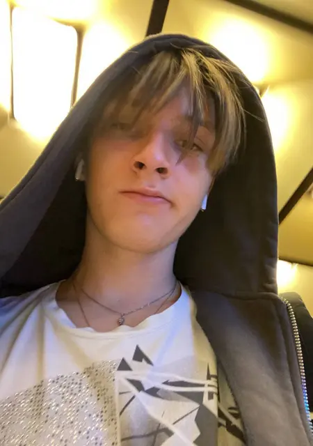 Semen из Анапы, мне 19, познакомлюсь для приятного времяпровождения