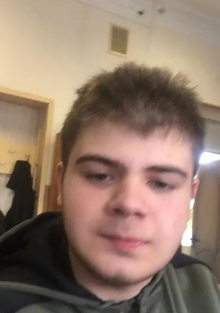 Я Михаил, 18, из Ростова-на-Дону, ищу знакомство для постоянных отношений