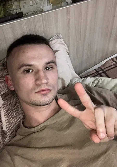 Я Женя, 28, из Брянска, ищу знакомства без обязательств