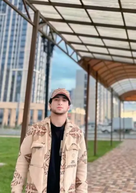 Mudasir из Пятигорска, мне 19, познакомлюсь для открытые отношения