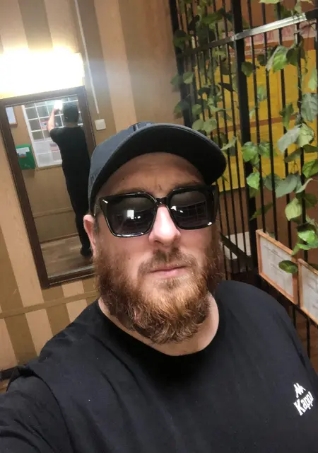 Я Максим, 33, из Черкесска, ищу знакомства на одну ночь