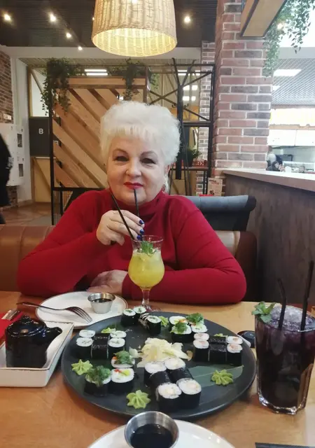 Я Алина, 60, из Тюмени, ищу знакомство для постоянных отношений