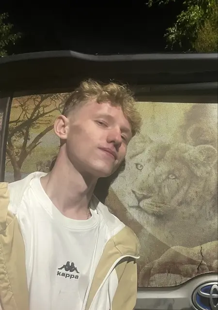 Максим из Хабаровска, мне 18, познакомлюсь на одну ночь