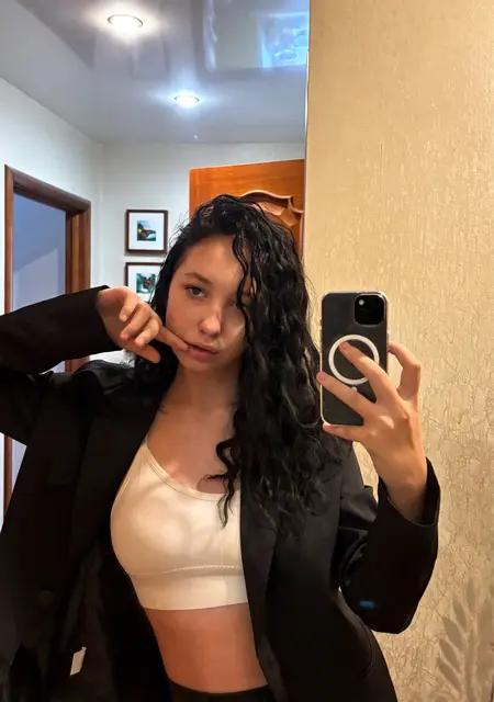 Софья из Екатеринбурга, мне 19, познакомлюсь для вирта