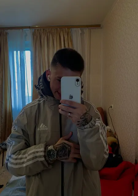 Я Валерий, 21, из Котласа, ищу знакомство для постоянных отношений